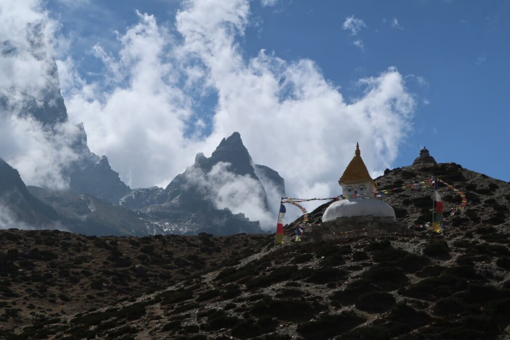 Stupa in front of mountains in Himalaya Nepal